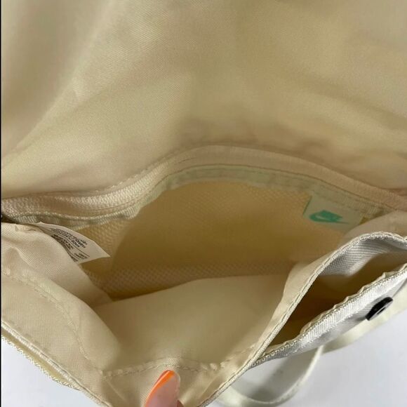 Nike Sportswear Revel Futura 365 Crossbody Bag - Picture 5 of 7